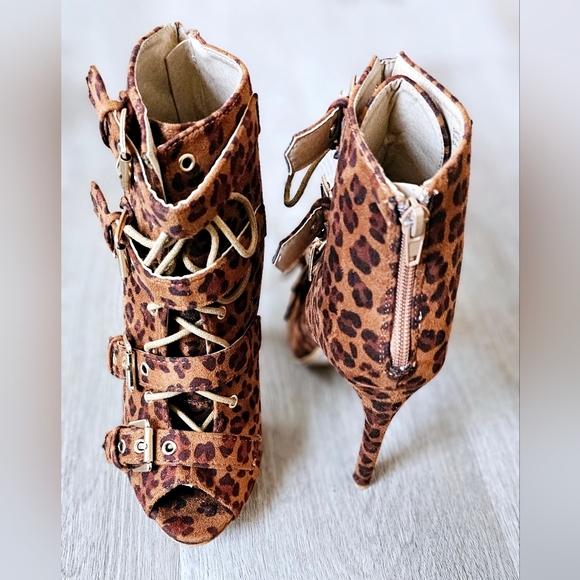 Size 7 Chase & Chloe Leopard Print Lace-Up Stiletto Booties - Picture 6 of 9